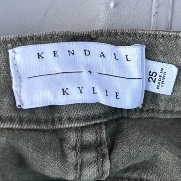 Kendall + Kylie Women’s Olive Green Cargo Overalls With Utility Pocket Size 25 - Picture 4 of 9